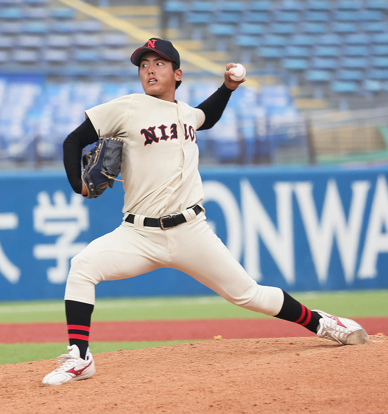 亜大対日大　日大3番手の山内翔（撮影・足立雅史）
