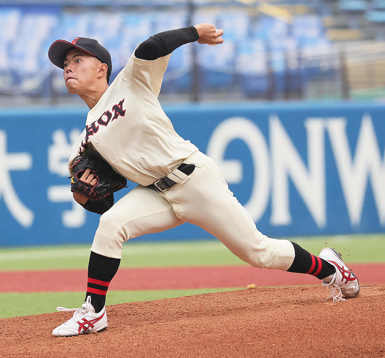 亜大対日大　日大先発の坂尾（撮影・足立雅史）