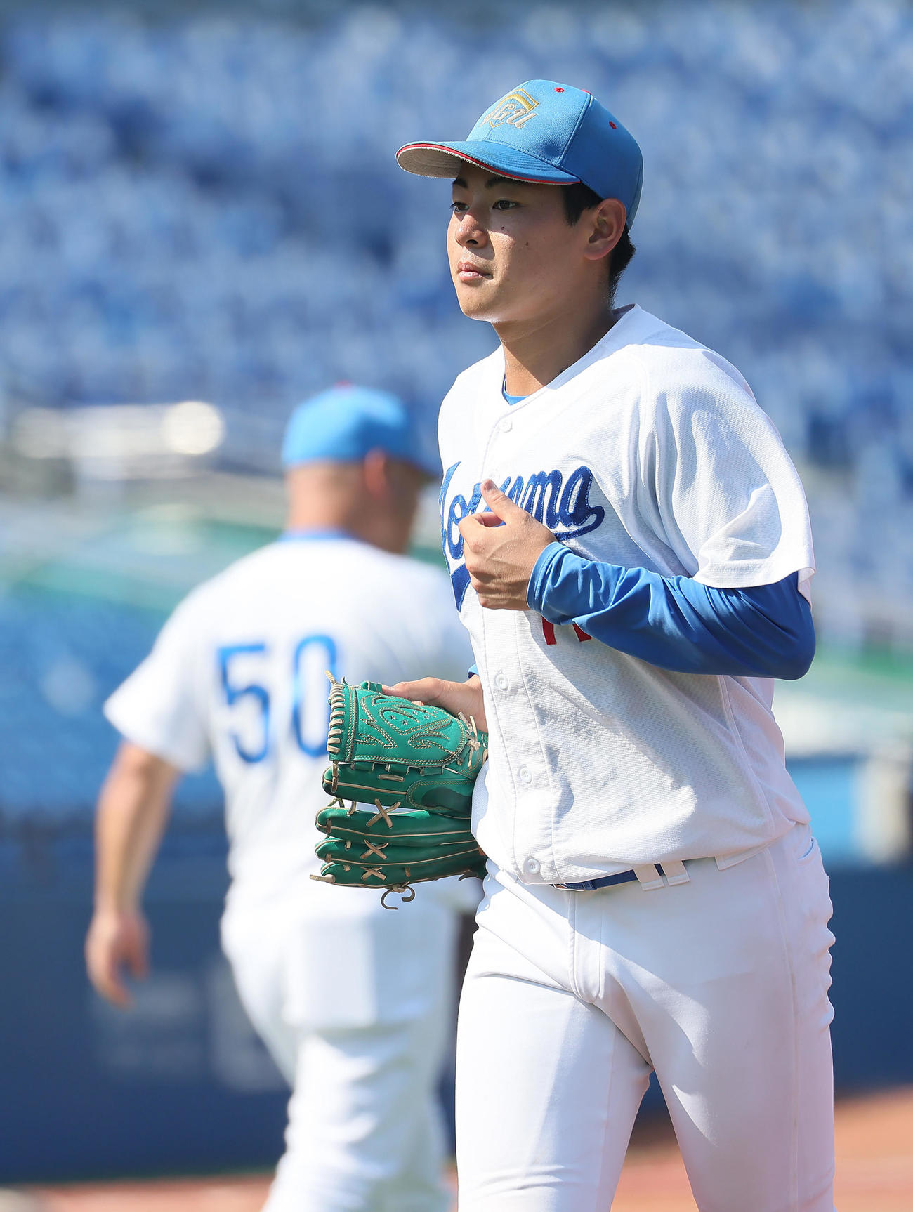 東洋大対青学大　5回表東洋大2死一、二塁、池田に2点三塁打を浴び、降板する下村（撮影・足立雅史）