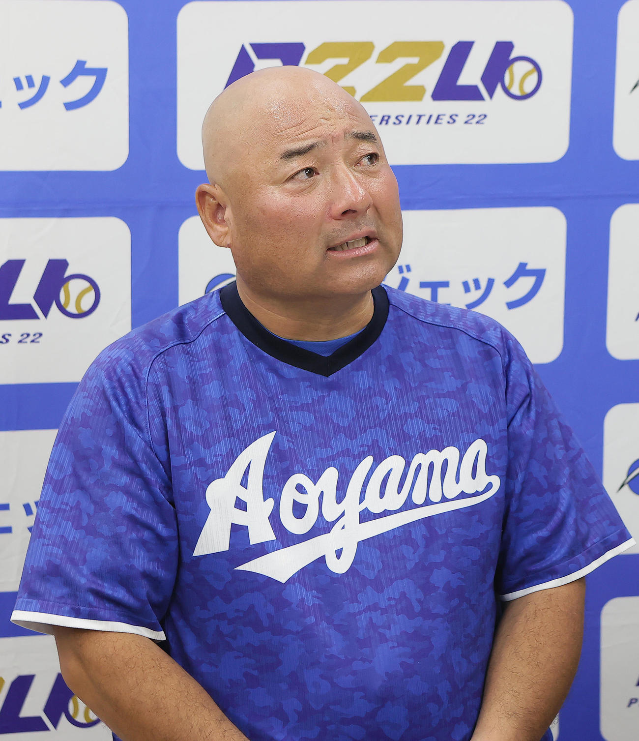 東洋大対青学大　試合を振り返る青学大・安藤監督（撮影・足立雅史）