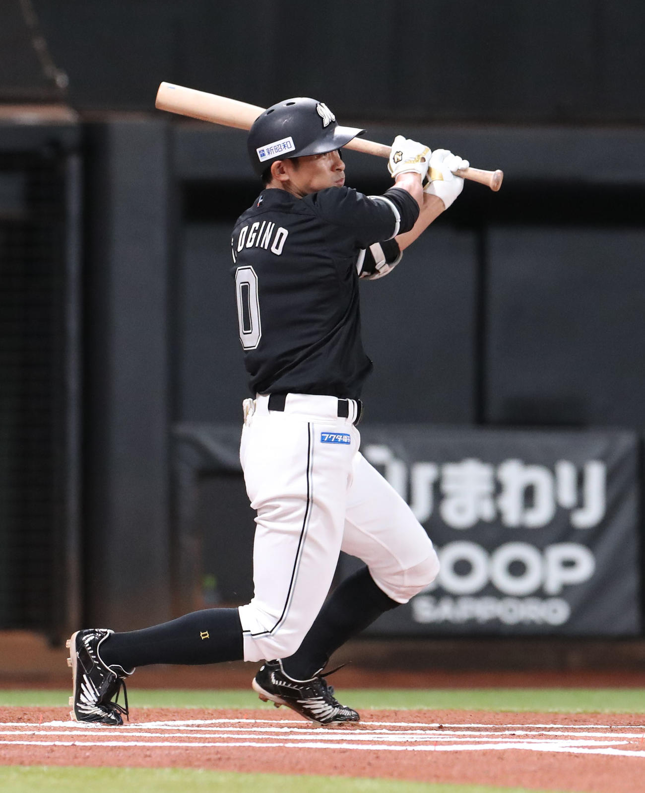 日本ハム対ロッテ　1回表ロッテ無死、荻野は中前打を放つ（撮影・佐藤翔太）