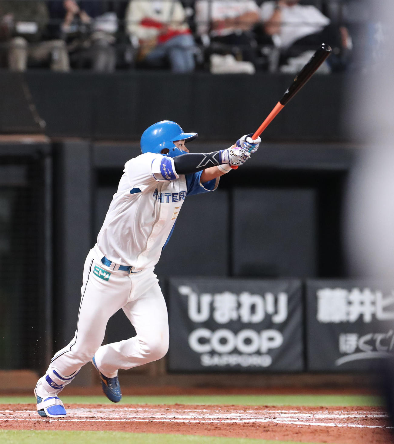 日本ハム対ロッテ　2回裏日本ハム2死二塁、田宮は中前適時打を放つ（撮影・佐藤翔太）