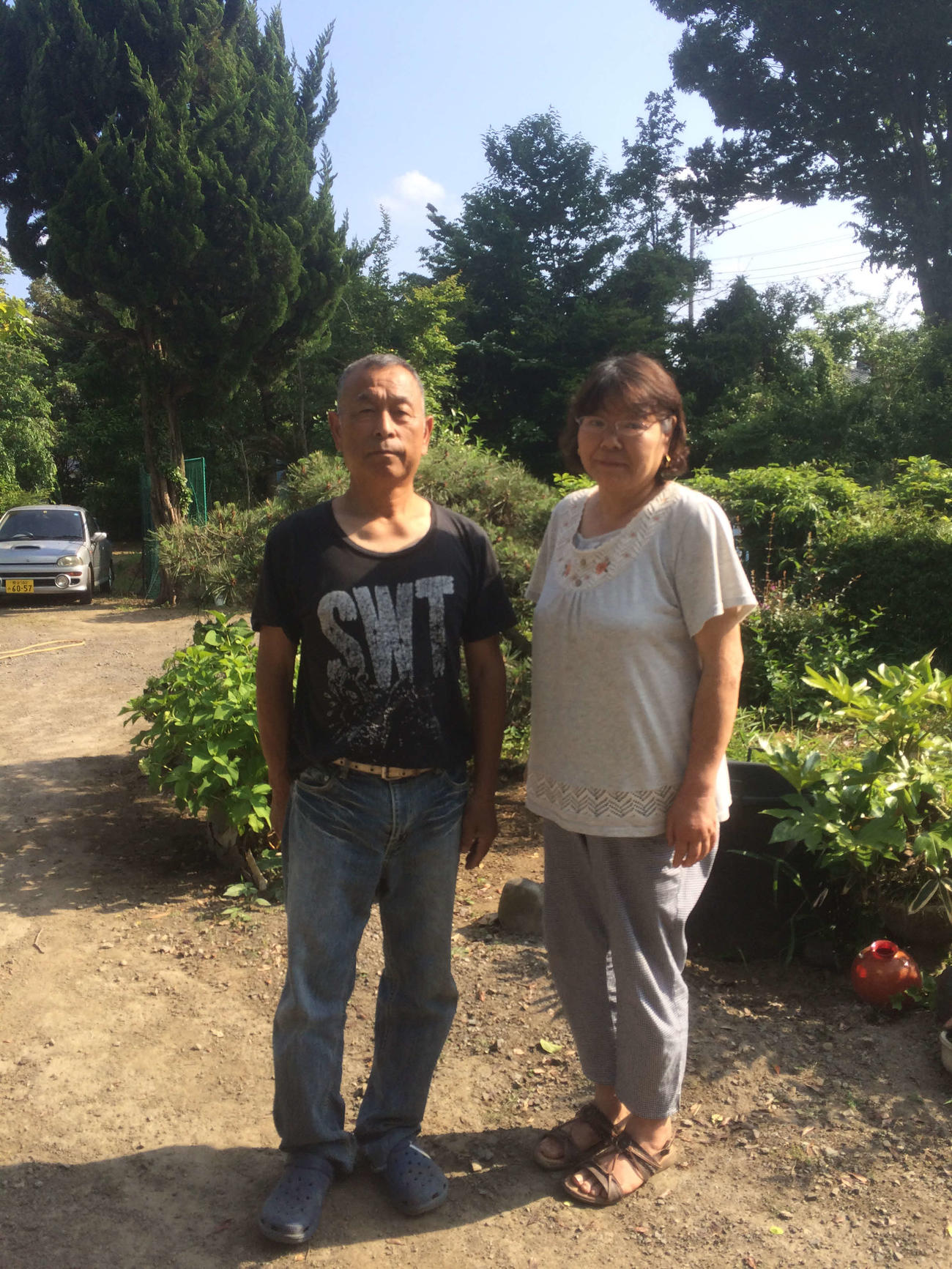 原口の父秀一さん（左）と母まち子さん（2016年6月6日撮影）