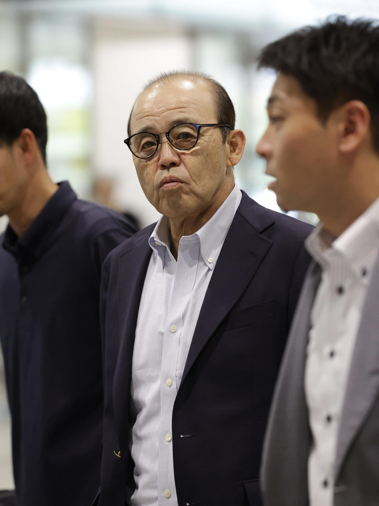 横浜へ向かう阪神岡田監督（撮影・前田充）