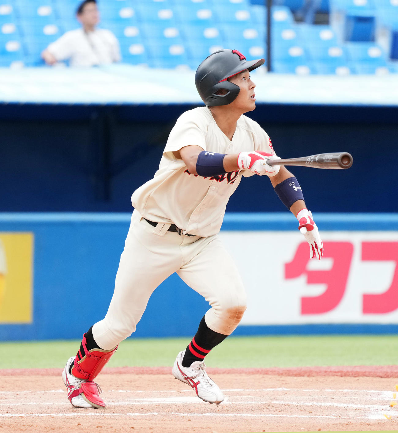 亜大対日大　6回裏日大1死二塁、右適時三塁打を放つ小濃（撮影・菅敏）