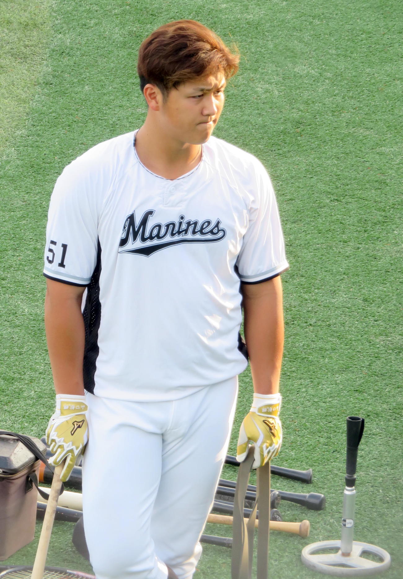 DeNA対ロッテ　打撃練習の順番を待つロッテ山口（撮影・鎌田直秀）