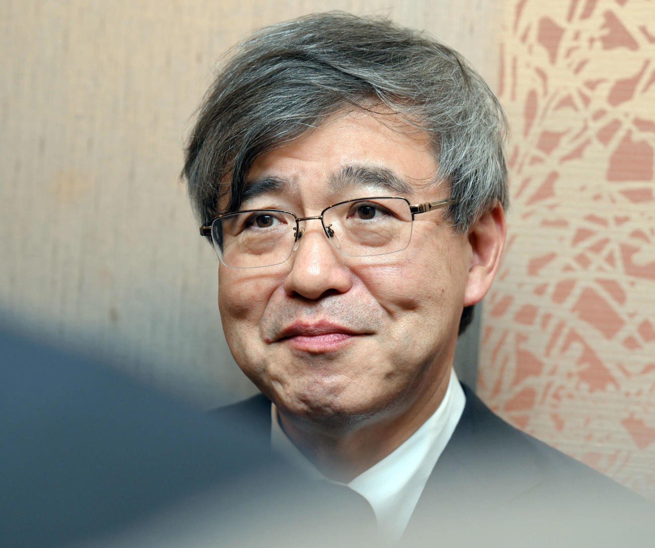 記者の質問に答える阪神杉山オーナー（撮影・たえ見朱実）