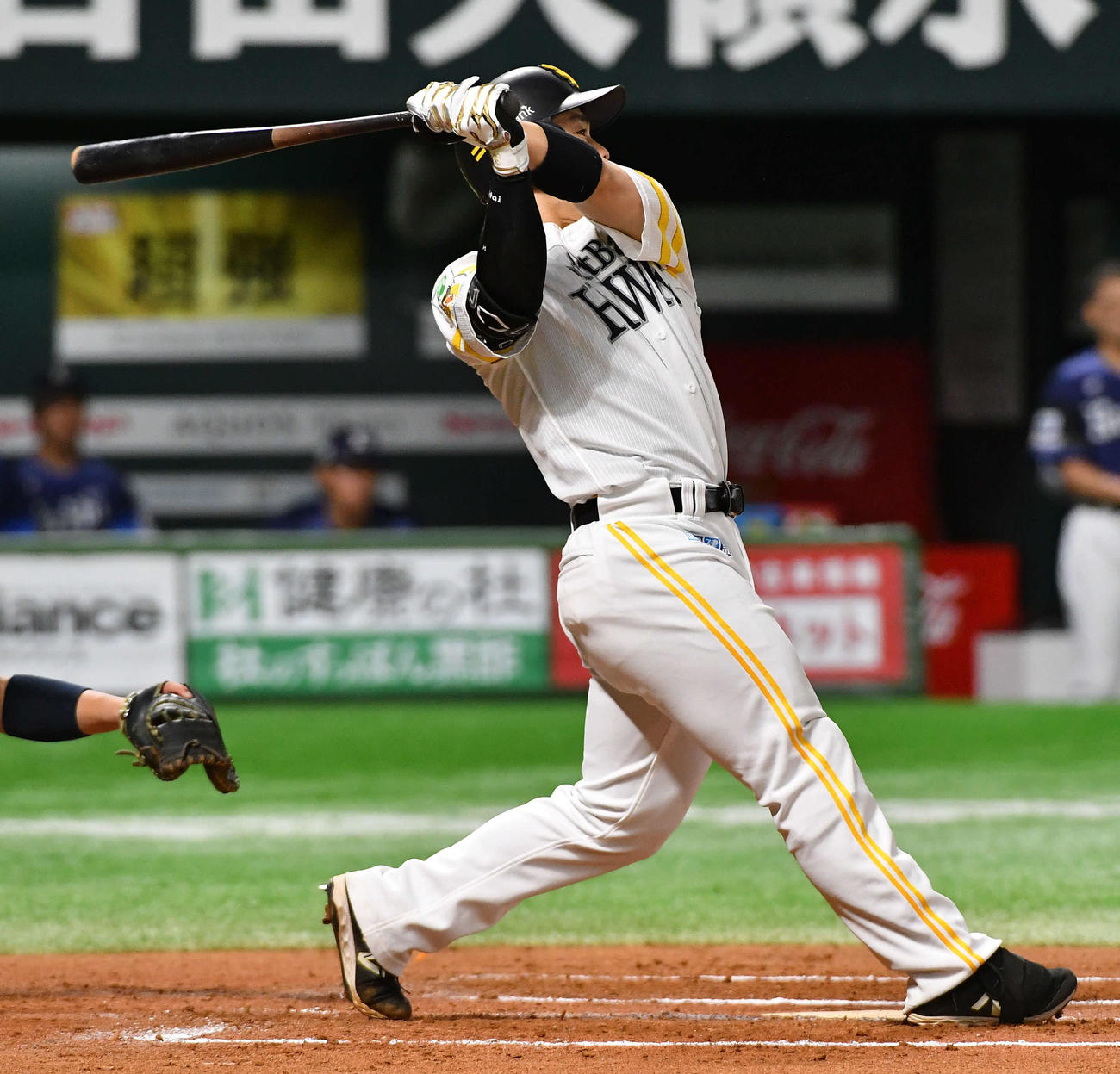 ソフトバンク対西武　6回裏ソフトバンク1死、近藤は先制の中越え本塁打を放つ（撮影・岩下翔太）