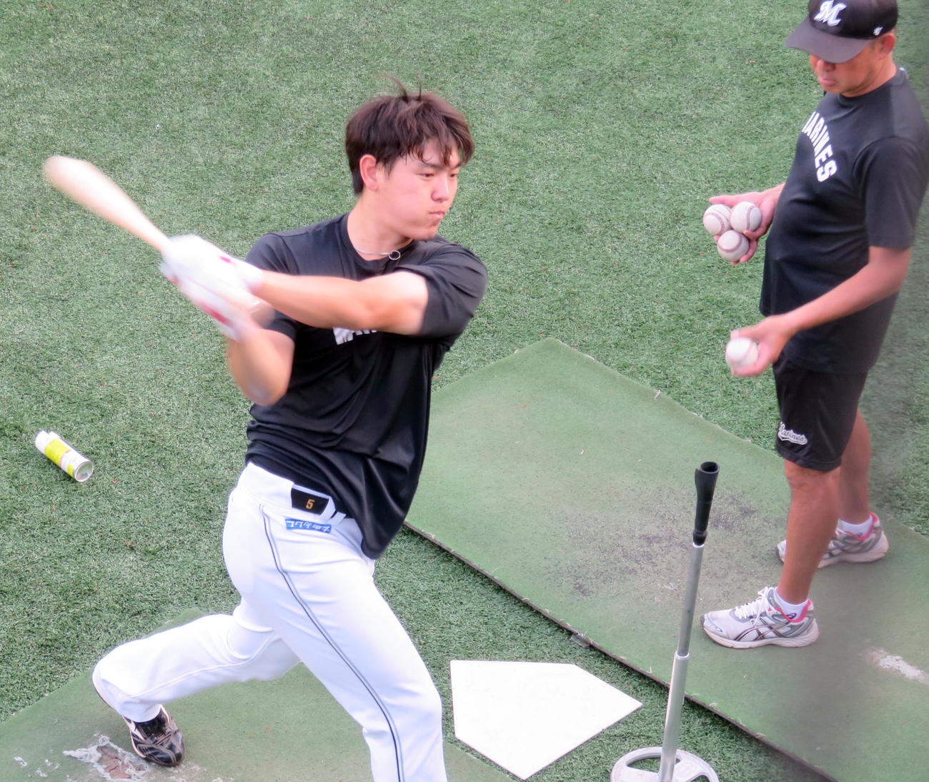 DeNA対ロッテ　打撃練習を行うロッテ安田（撮影・鎌田直秀）