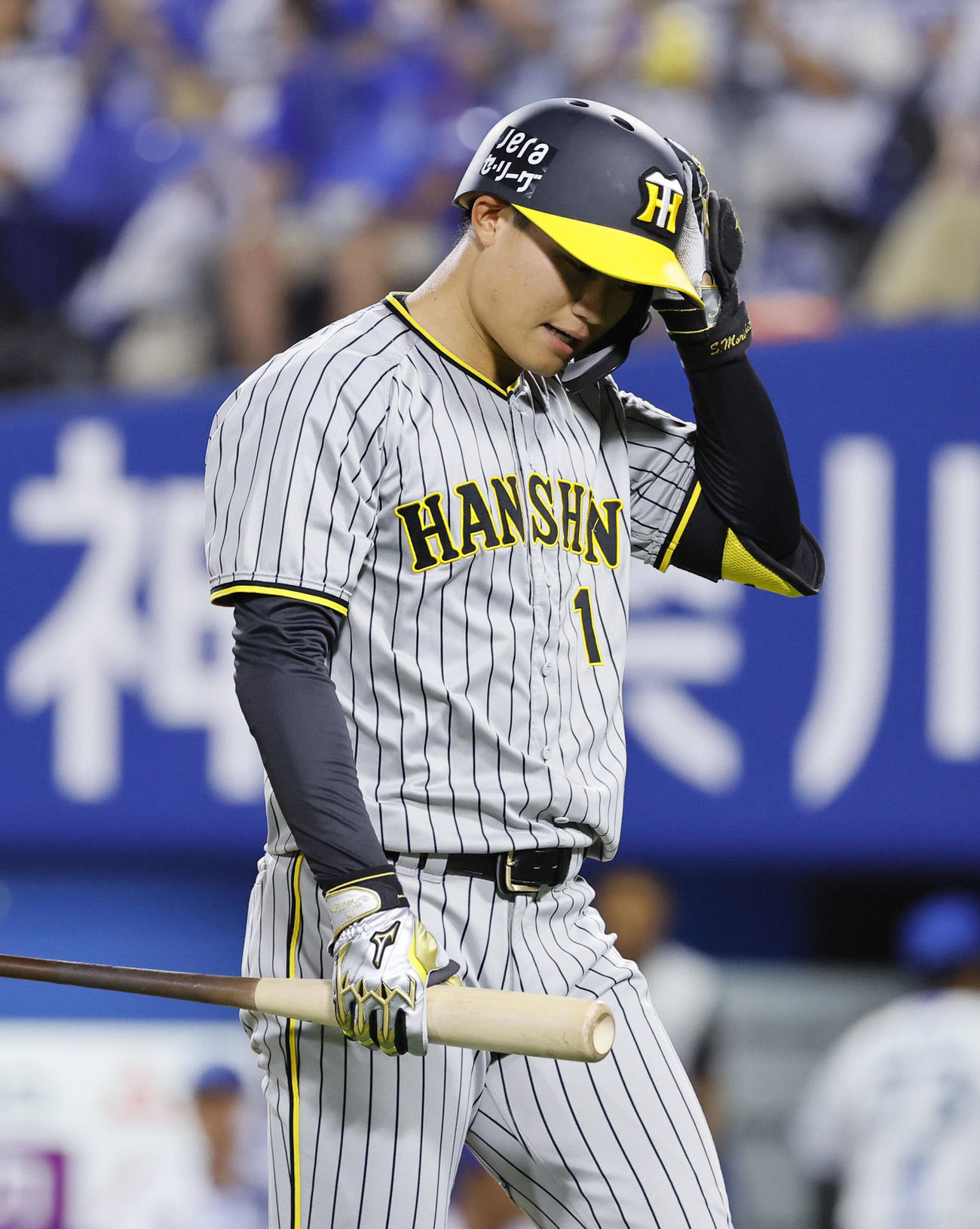 DeNA対阪神　5回表阪神無死満塁、空振り三振に倒れる森下（撮影・藤尾明華）
