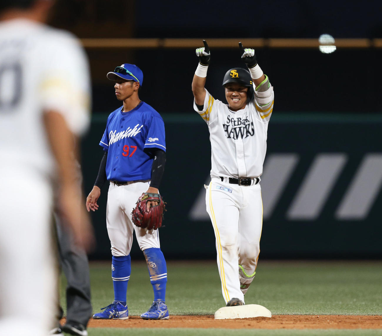 ウエスタンリーグ　ソフトバンク対中日　1回裏ソフトバンク2死一、二塁、海野は勝ち越しとなる中前適時打を放つ（撮影・冨田成美）