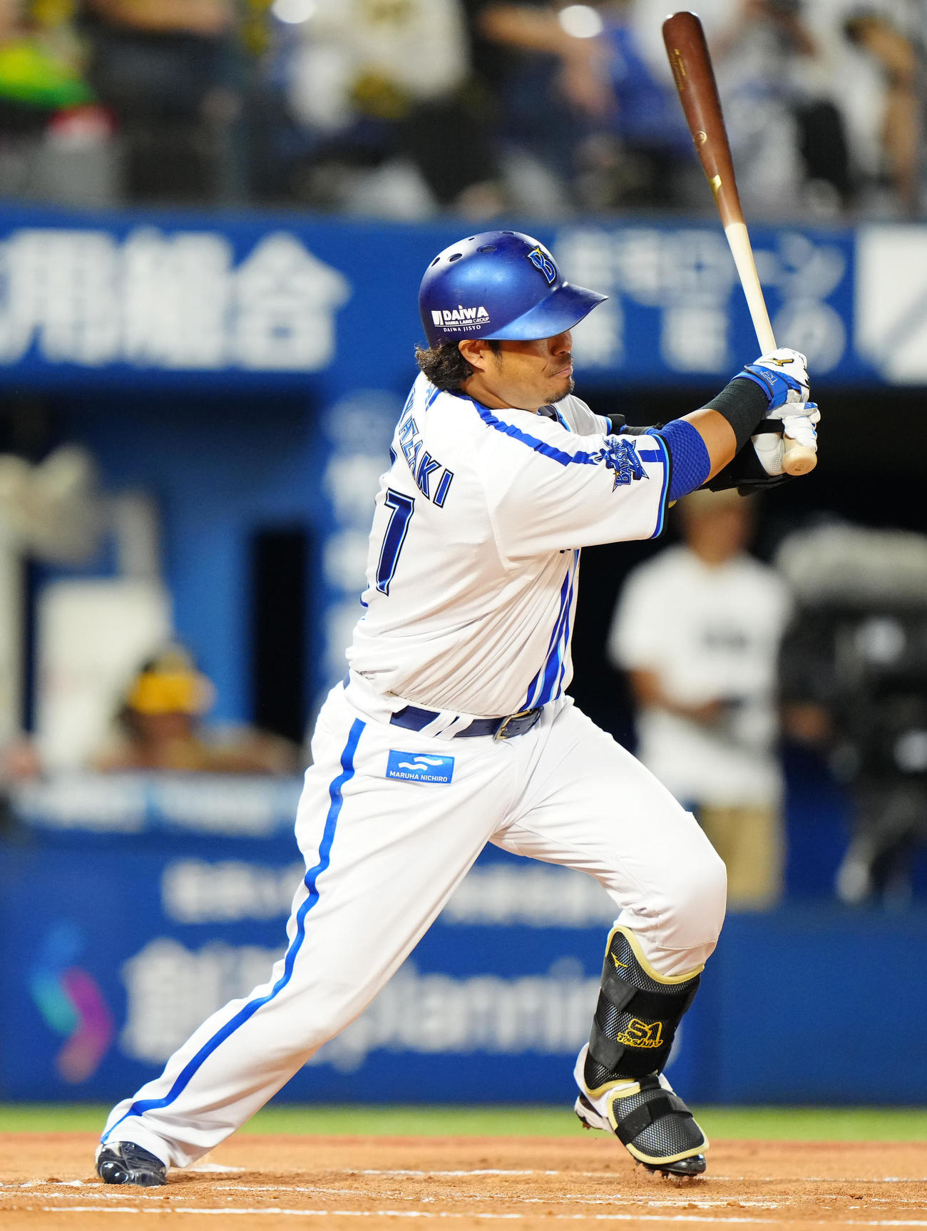 DeNA対阪神　1回裏DeNA2死一、二塁、先制適時打を放つ宮崎（撮影・江口和貴）