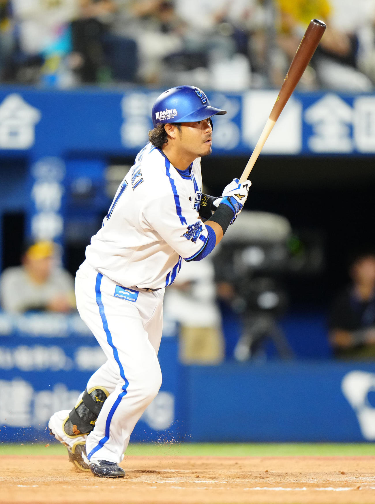 DeNA対阪神　4回裏DeNA2死一、三塁、適時二塁打を放つ宮崎（撮影・江口和貴）