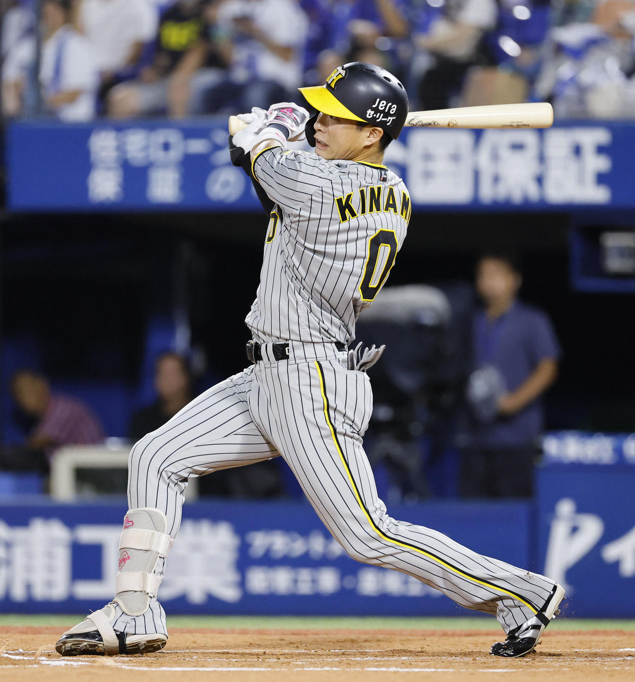 DeNA対阪神　2回表阪神1死一、三塁、木浪は勝ち越し中犠飛を放つ（撮影・藤尾明華）