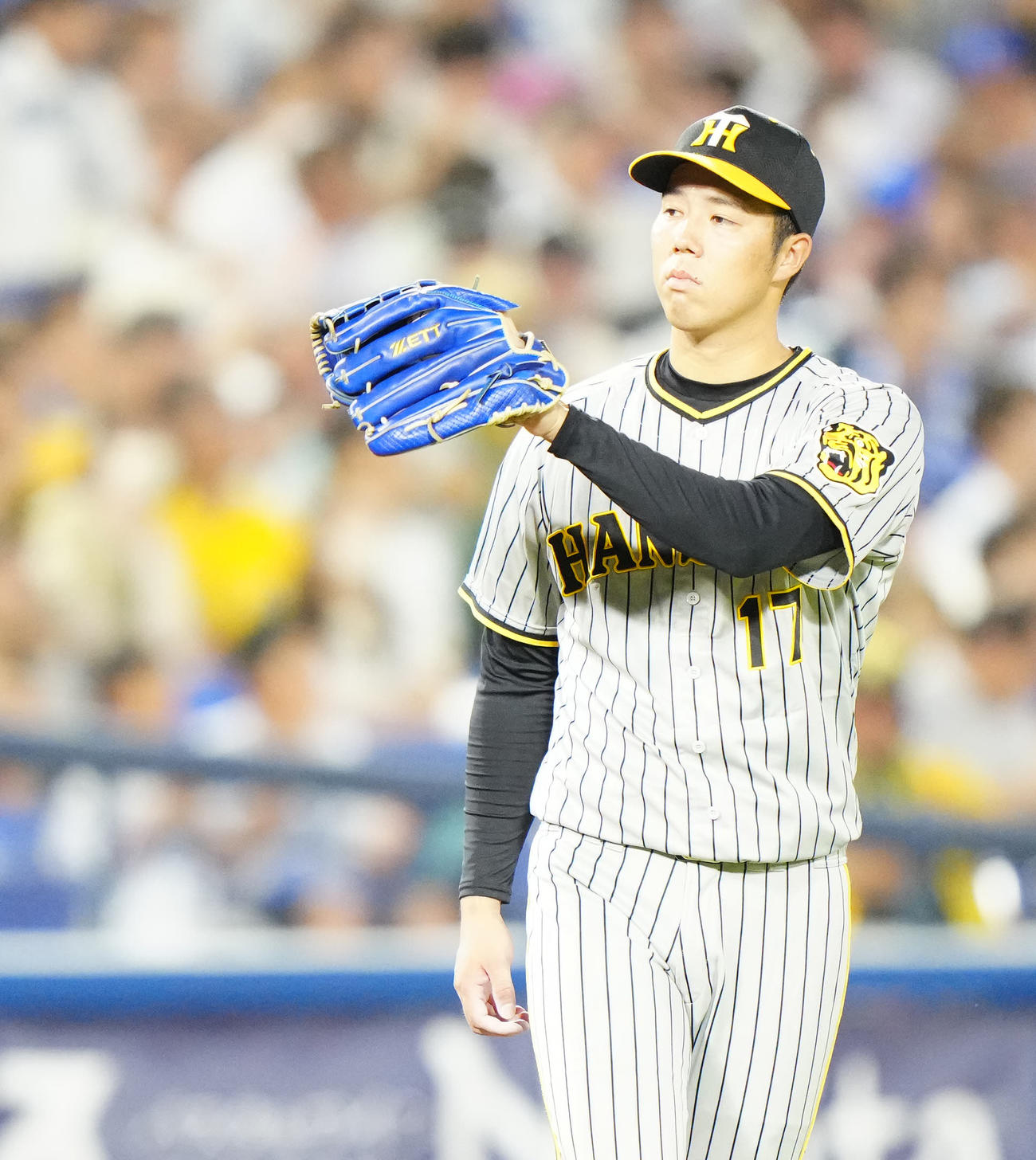 DeNA対阪神　4回裏DeNA1死一、三塁、関根に適時打を浴びた青柳（撮影・江口和貴）