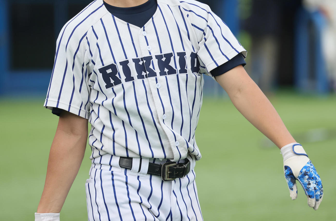 試合前、ノックを行う立大の部員（撮影・足立雅史）