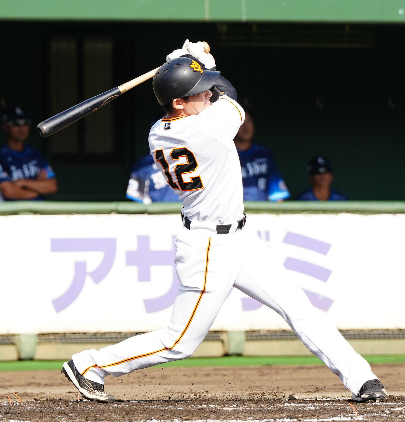 イースタン・リーグ　巨人対西武　2回裏巨人1死、ソロ本塁打を放つ萩尾（撮影・江口和貴）