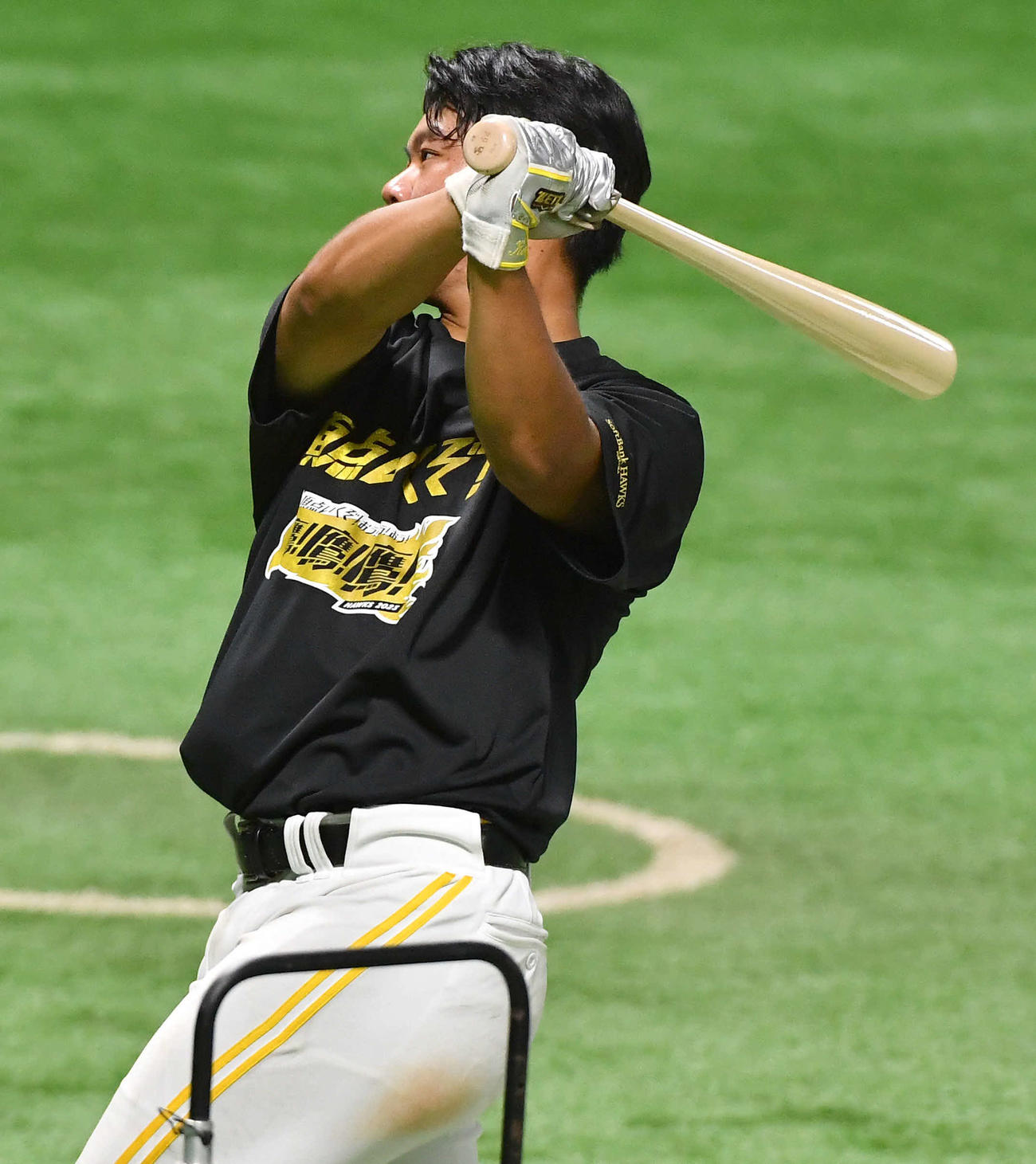 ソフトバンク対日本ハム　打撃練習を行う吉田（撮影・岩下翔太）