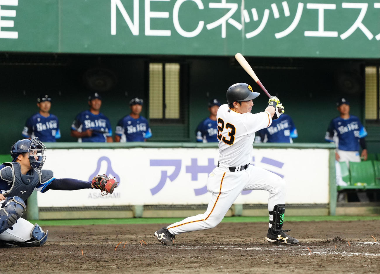 イースタン・リーグ　巨人対西武　8回裏巨人1死一塁、適時二塁打を放つ代打松田（撮影・江口和貴）