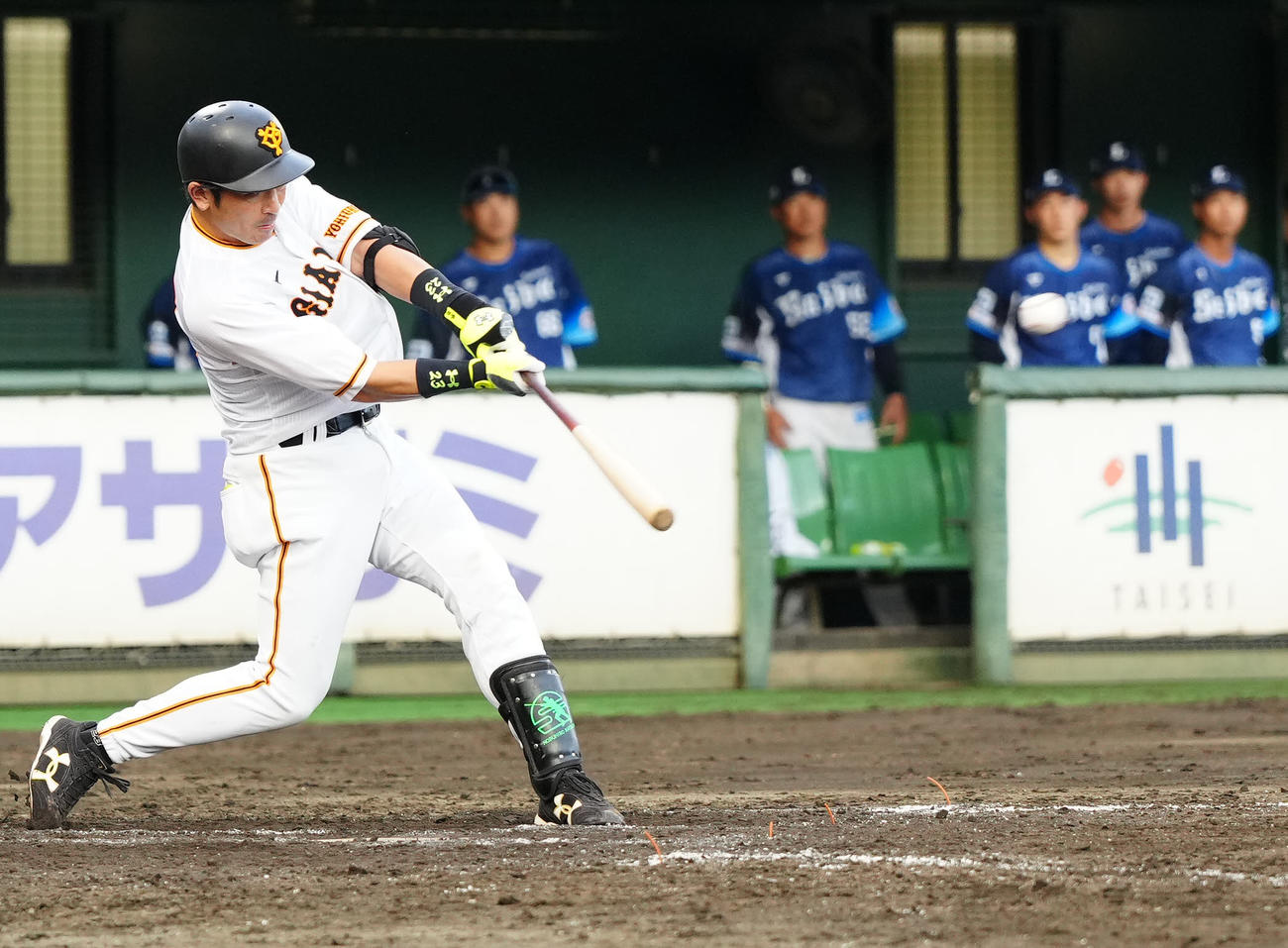 イースタン・リーグ　巨人対西武　8回裏巨人1死一塁、適時二塁打を放つ代打松田（撮影・江口和貴）