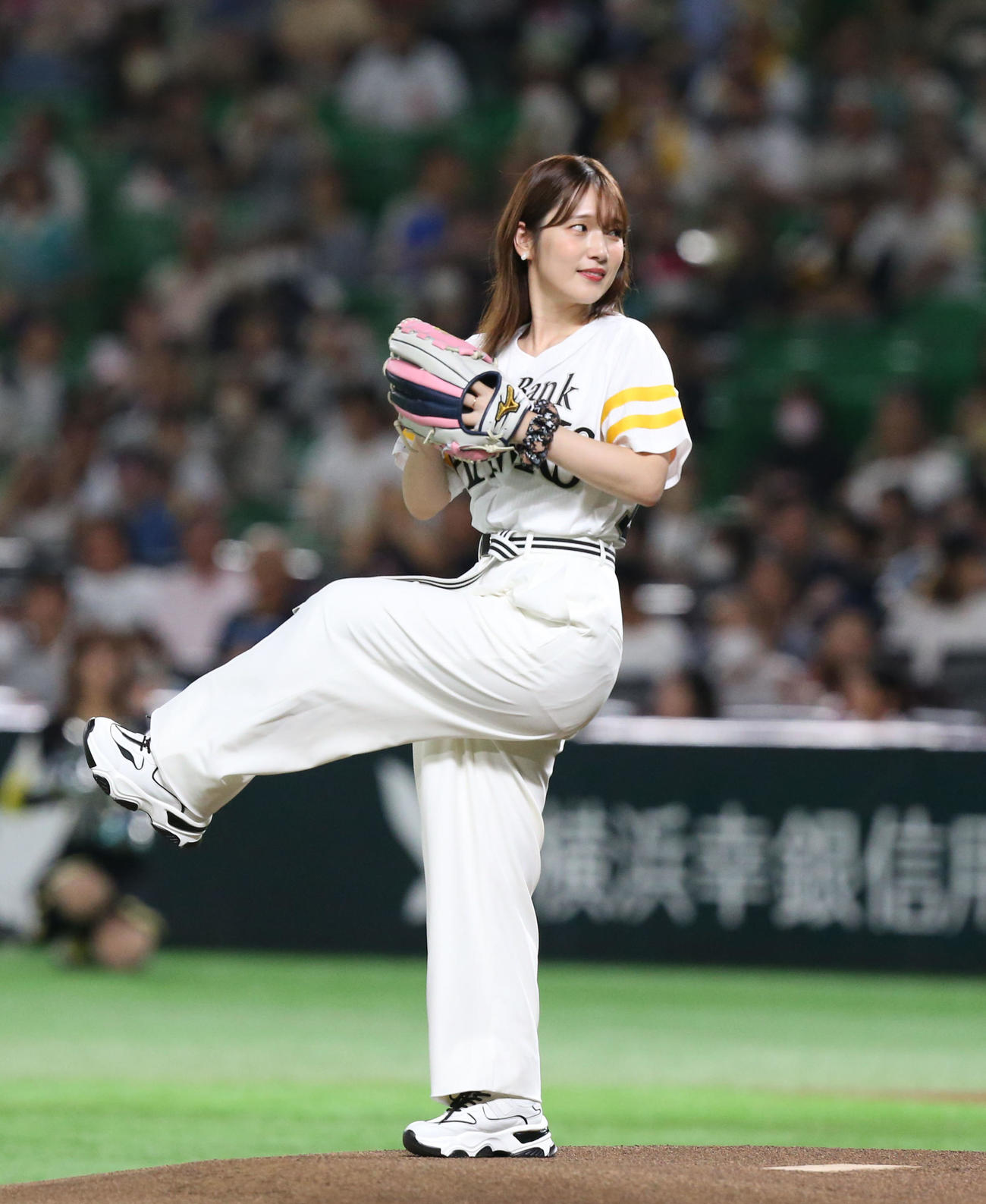 セレモニアルピッチを務める内田真礼（撮影・冨田成美）
