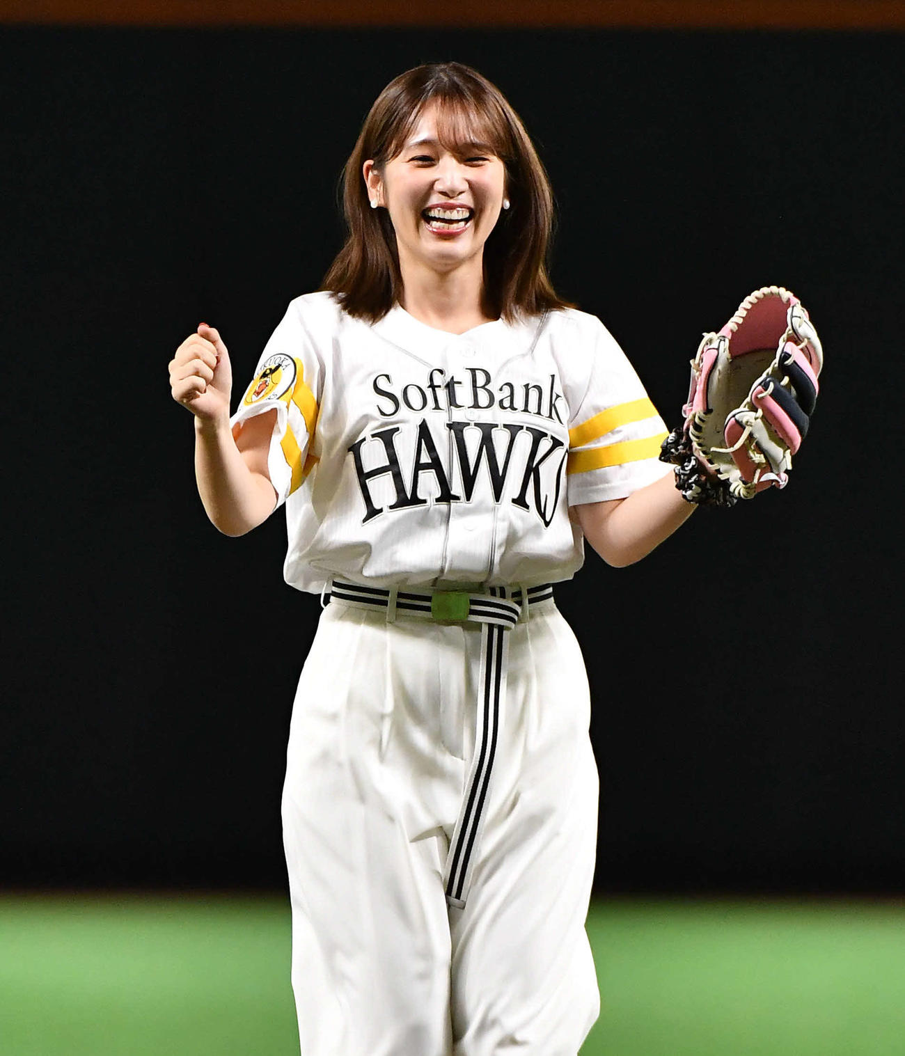 ソフトバンク対日本ハム　セレモニアルピッチを務めた声優の内田真礼（撮影・岩下翔太）