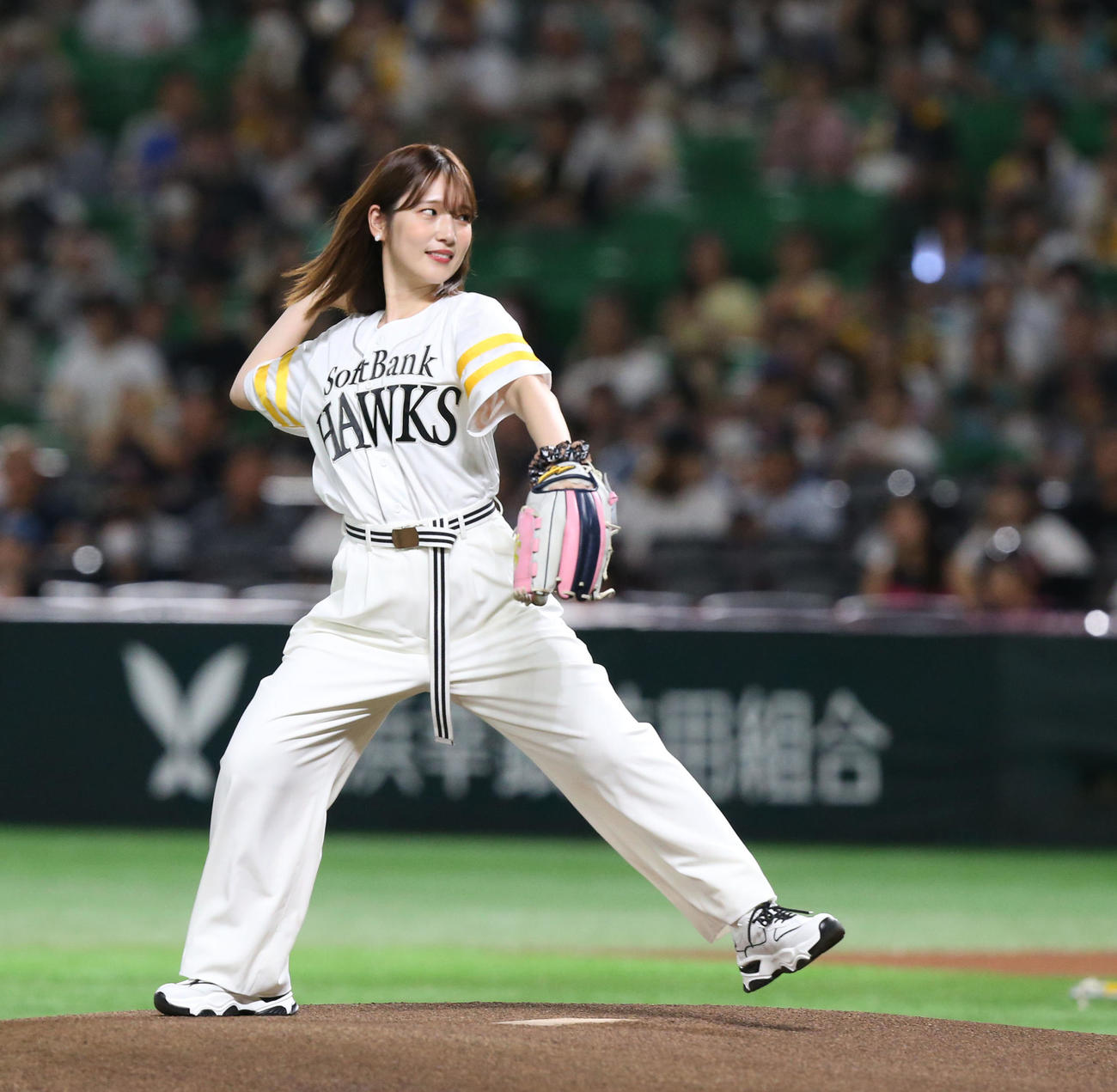 セレモニアルピッチを務める内田真礼（撮影・冨田成美）