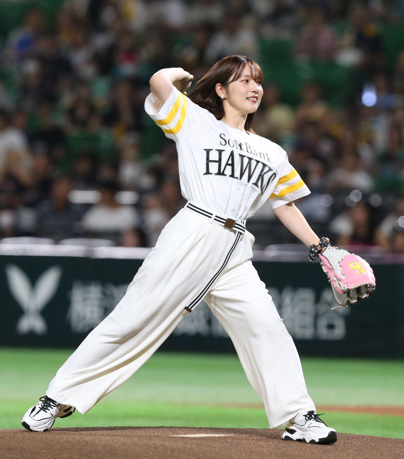 セレモニアルピッチを務める内田真礼（撮影・冨田成美）