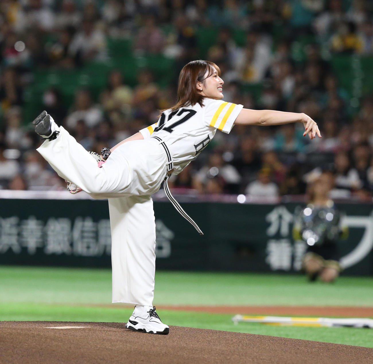 セレモニアルピッチを務める内田真礼（撮影・冨田成美）