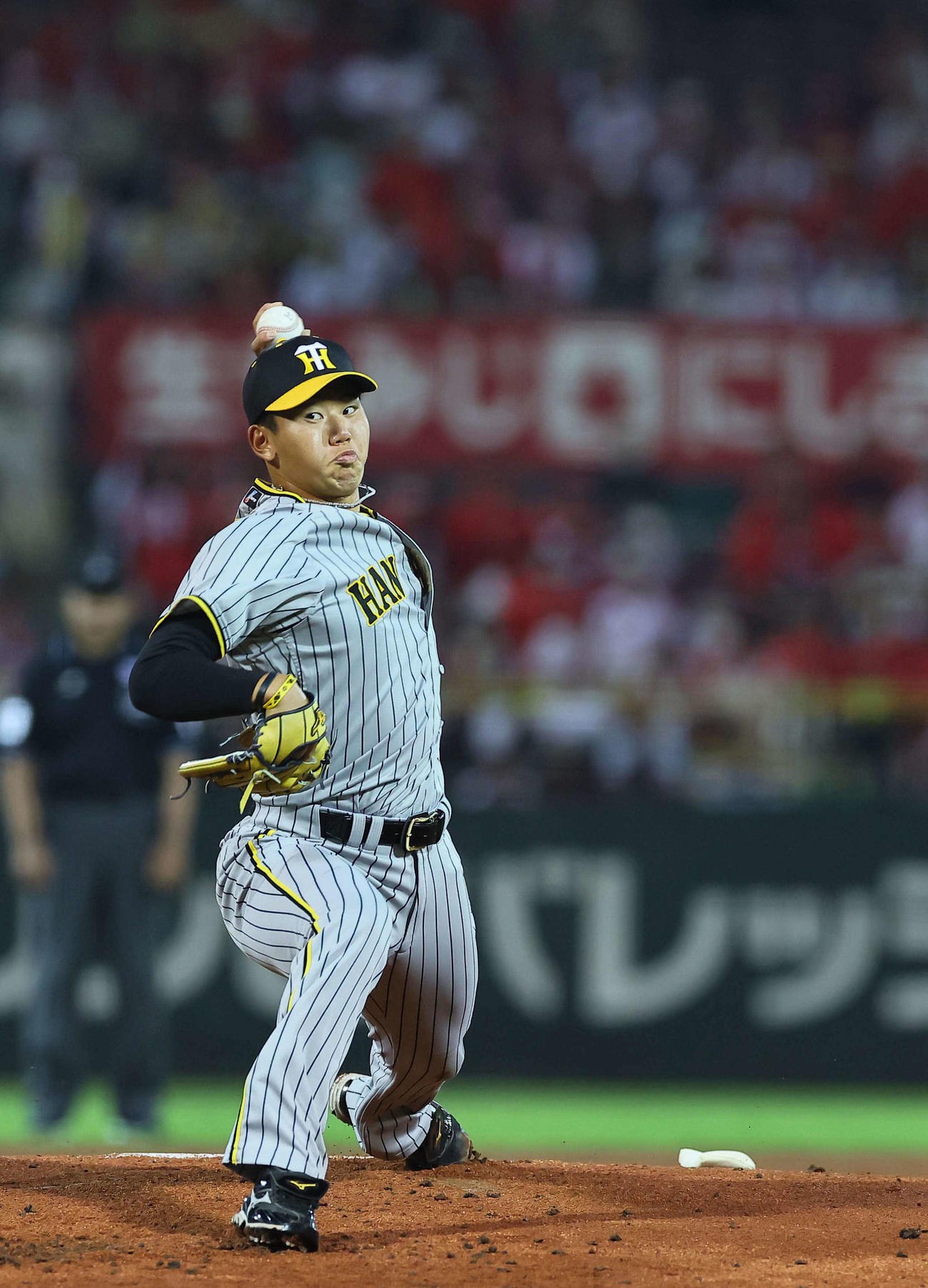 広島対阪神　阪神先発の門別（撮影・上田博志）
