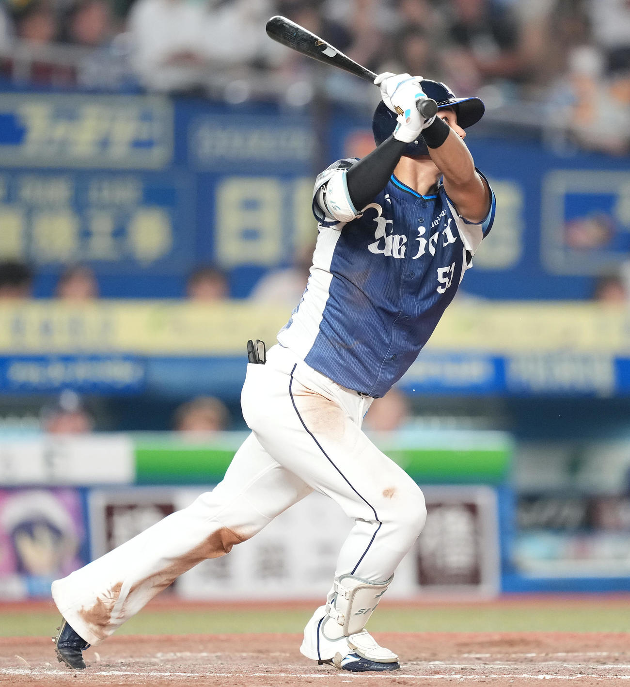 ロッテ対西武　4回表西武無死二、三塁、右犠飛を放つ西川（撮影・鈴木みどり）