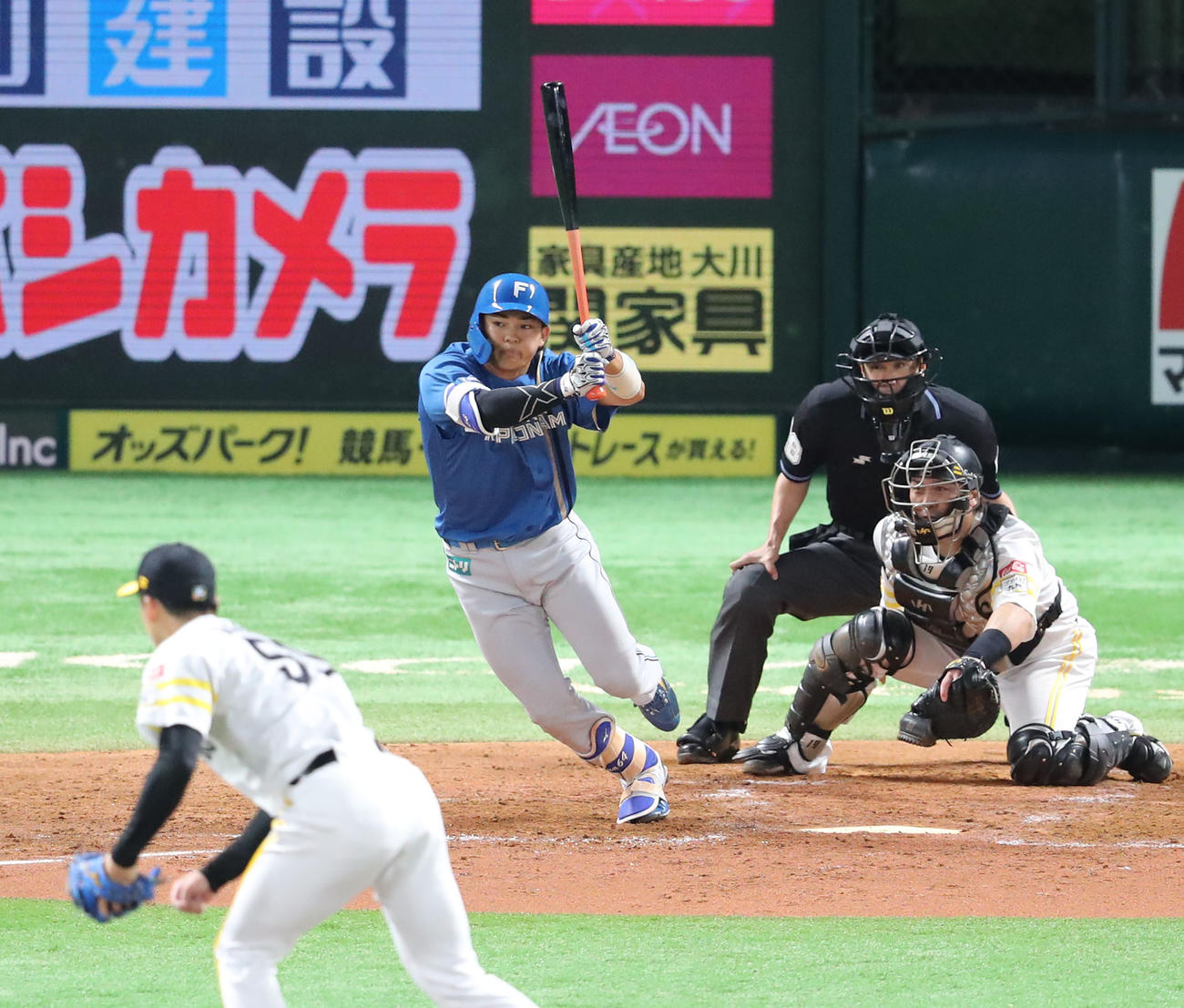 ソフトバンク対日本ハム　4回表日本ハム2死一、三塁、田宮は右前に適時打を放つ（撮影・梅根麻紀）