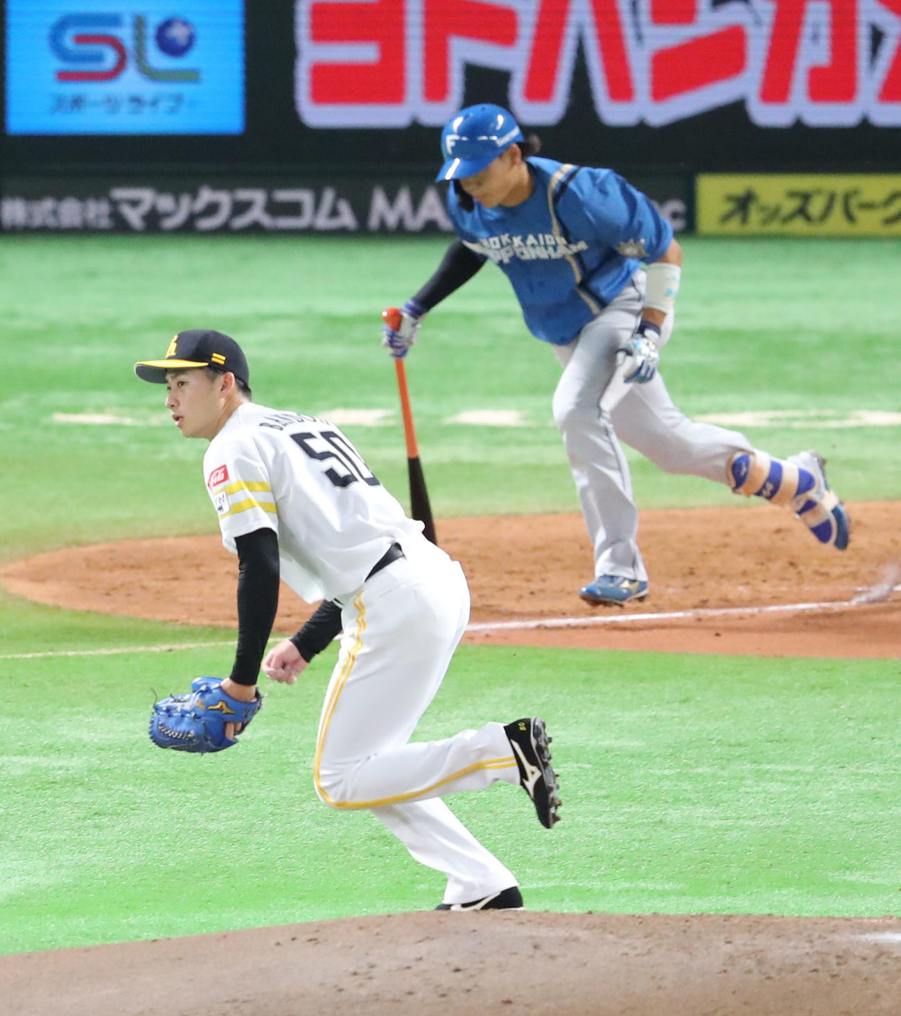 ソフトバンク対日本ハム　4回表日本ハム2死一、三塁、田宮に右前適時打を浴びた板東（撮影・梅根麻紀）