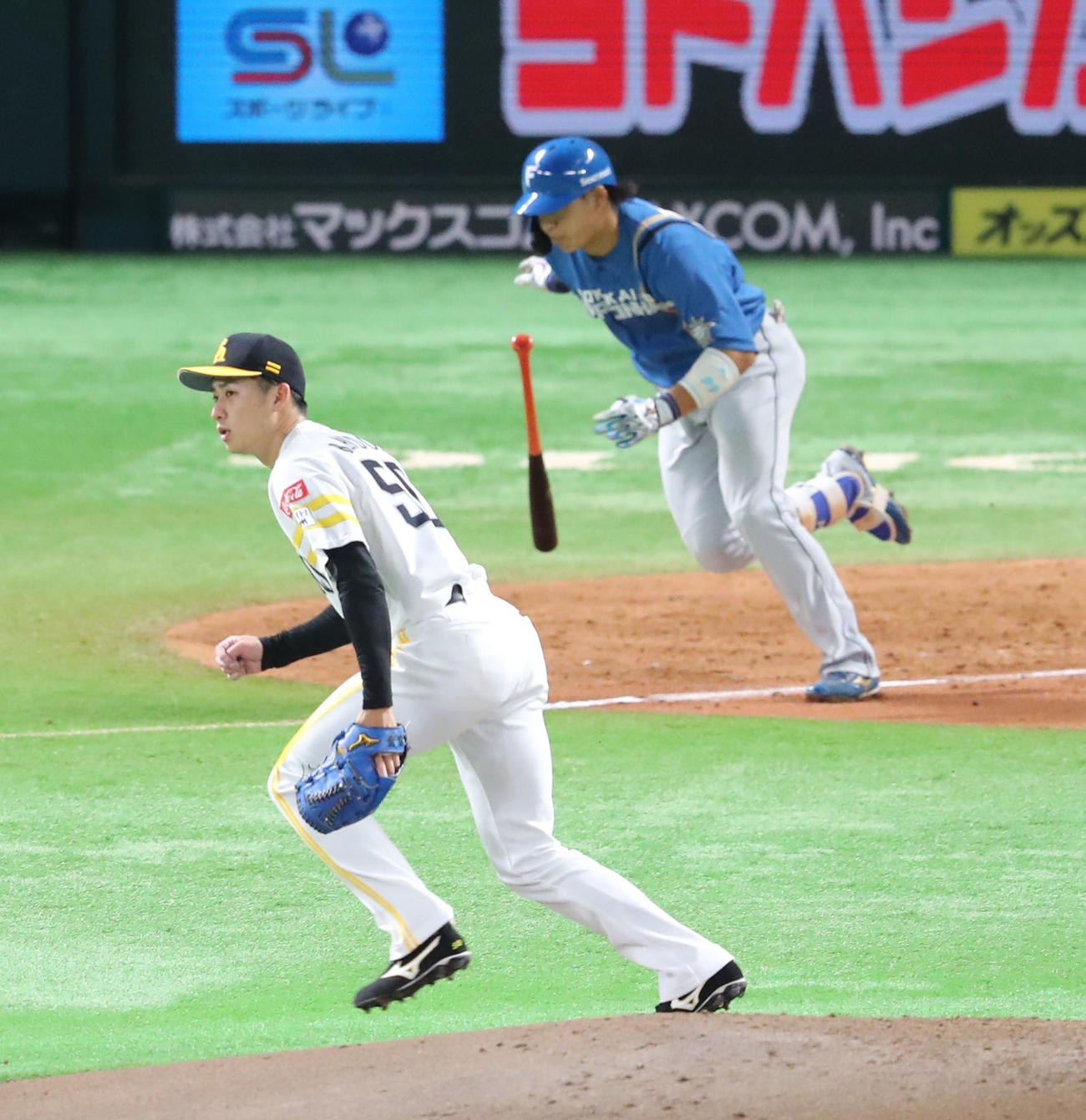 ソフトバンク対日本ハム　4回表日本ハム2死一、三塁、田宮に右前適時打を浴びた板東（撮影・梅根麻紀）