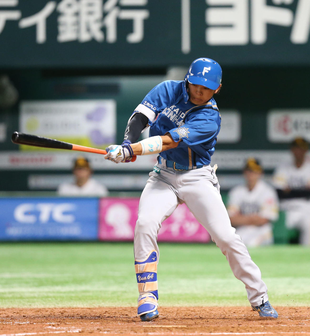 ソフトバンク対日本ハム　4回表日本ハム2死一、三塁、田宮は右前適時打を放つ（撮影・冨田成美）