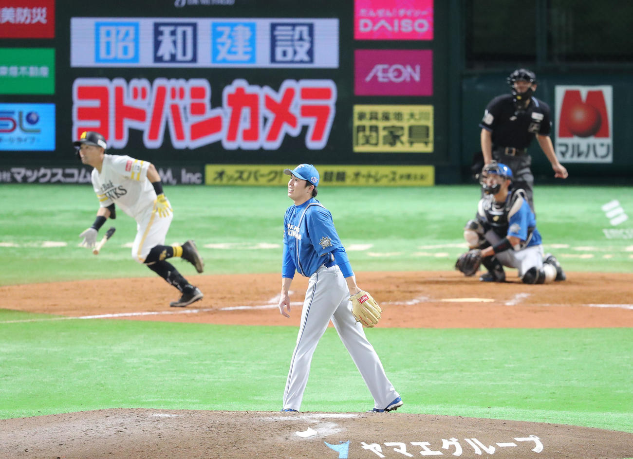 ソフトバンク対日本ハム　9回裏ソフトバンク1死、中村晃に右越えサヨナラ本塁打を浴びた田中正義（撮影・梅根麻紀）