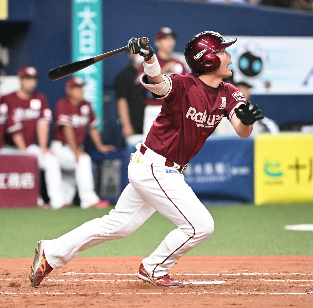 オリックス対楽天　3回表楽天2死二塁、中前適時打を放つ島内（撮影・和賀正仁）