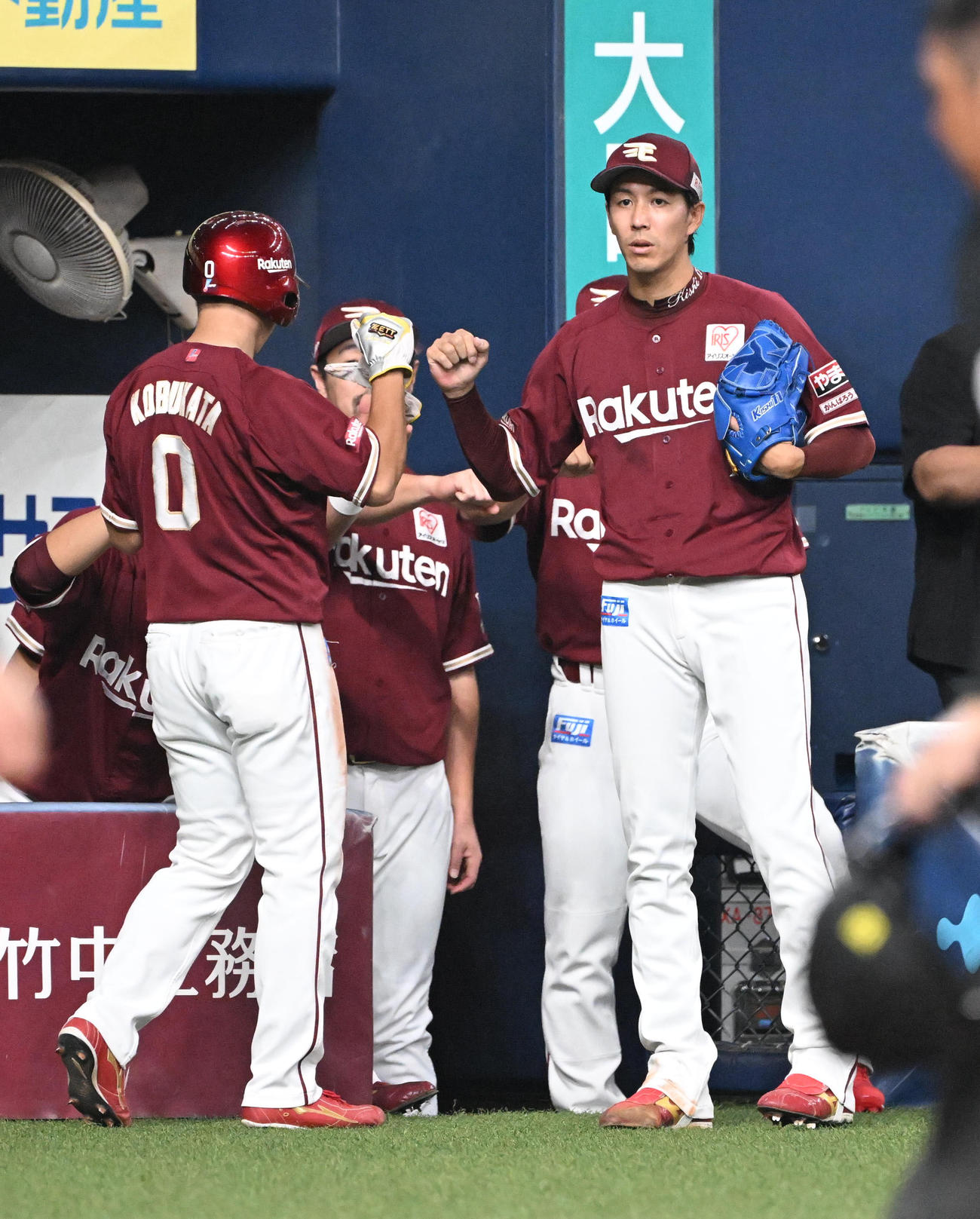 オリックス対楽天　3回表楽天2死二塁、中前適時打を放つ島内（撮影・和賀正仁）