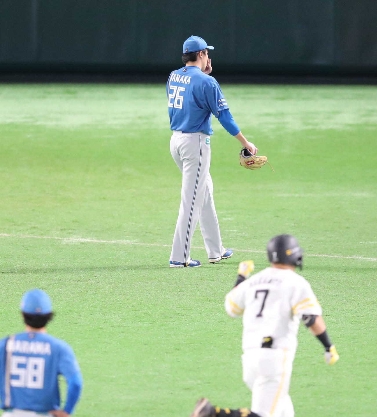ソフトバンク対日本ハム　9回裏ソフトバンク1死、中村晃に右越えサヨナラ本塁打を浴びた田中正義（撮影・梅根麻紀）