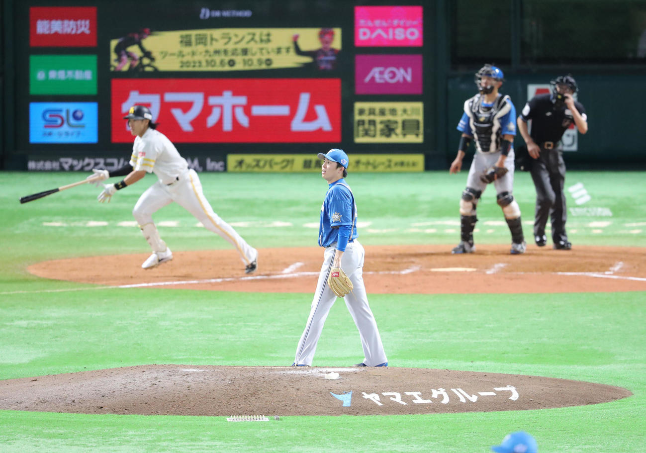 ソフトバンク対日本ハム　9回裏ソフトバンク無死、柳田に右越え同点本塁打を浴びた田中正（撮影・梅根麻紀）