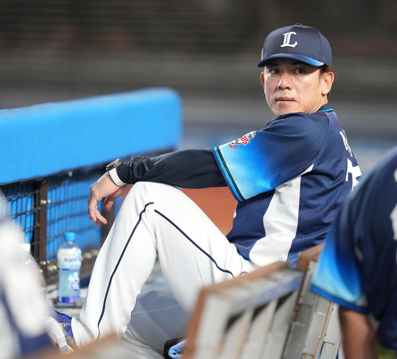 ロッテ対西武　浮かない表情の西武松井監督（撮影・鈴木みどり）