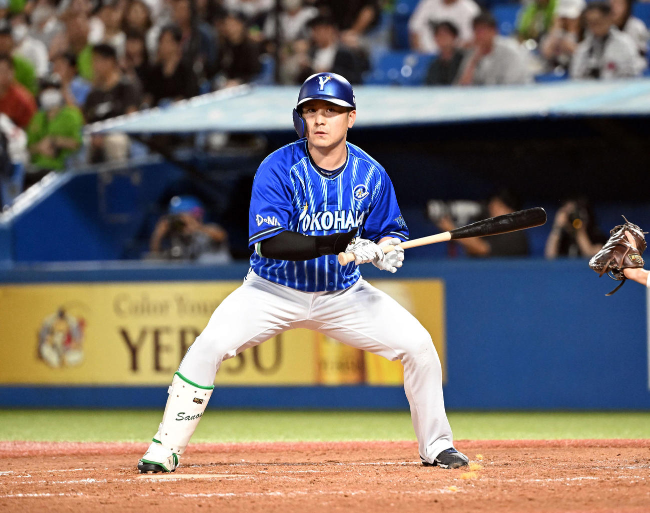 ヤクルト対DeNA 4回表DeNA無死、四球を選ぶ佐野（2023年9月30日撮影）