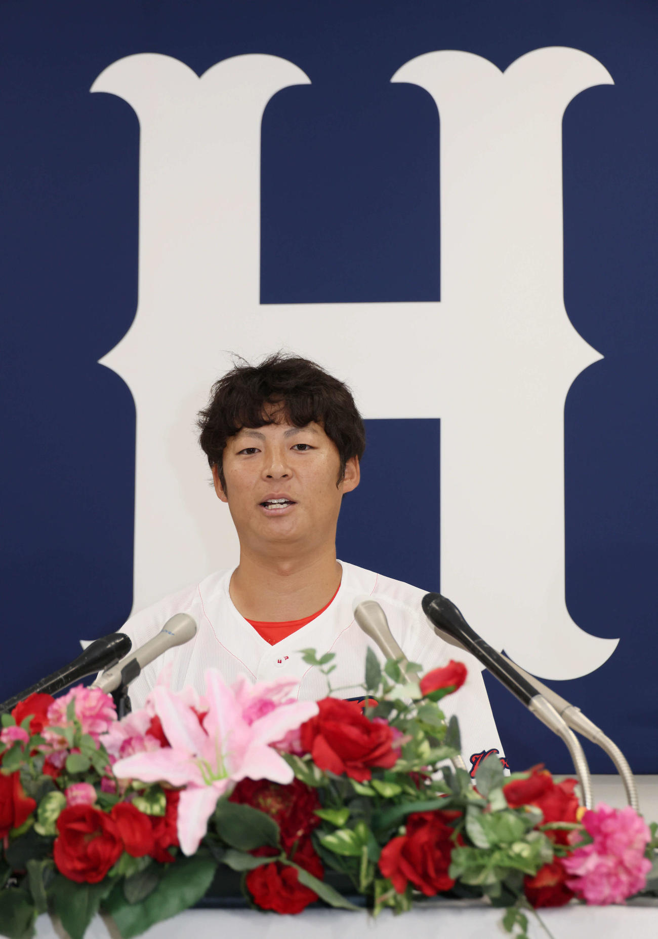 広島対阪神戦の試合前に引退会見を行う広島一岡（撮影・加藤孝規）