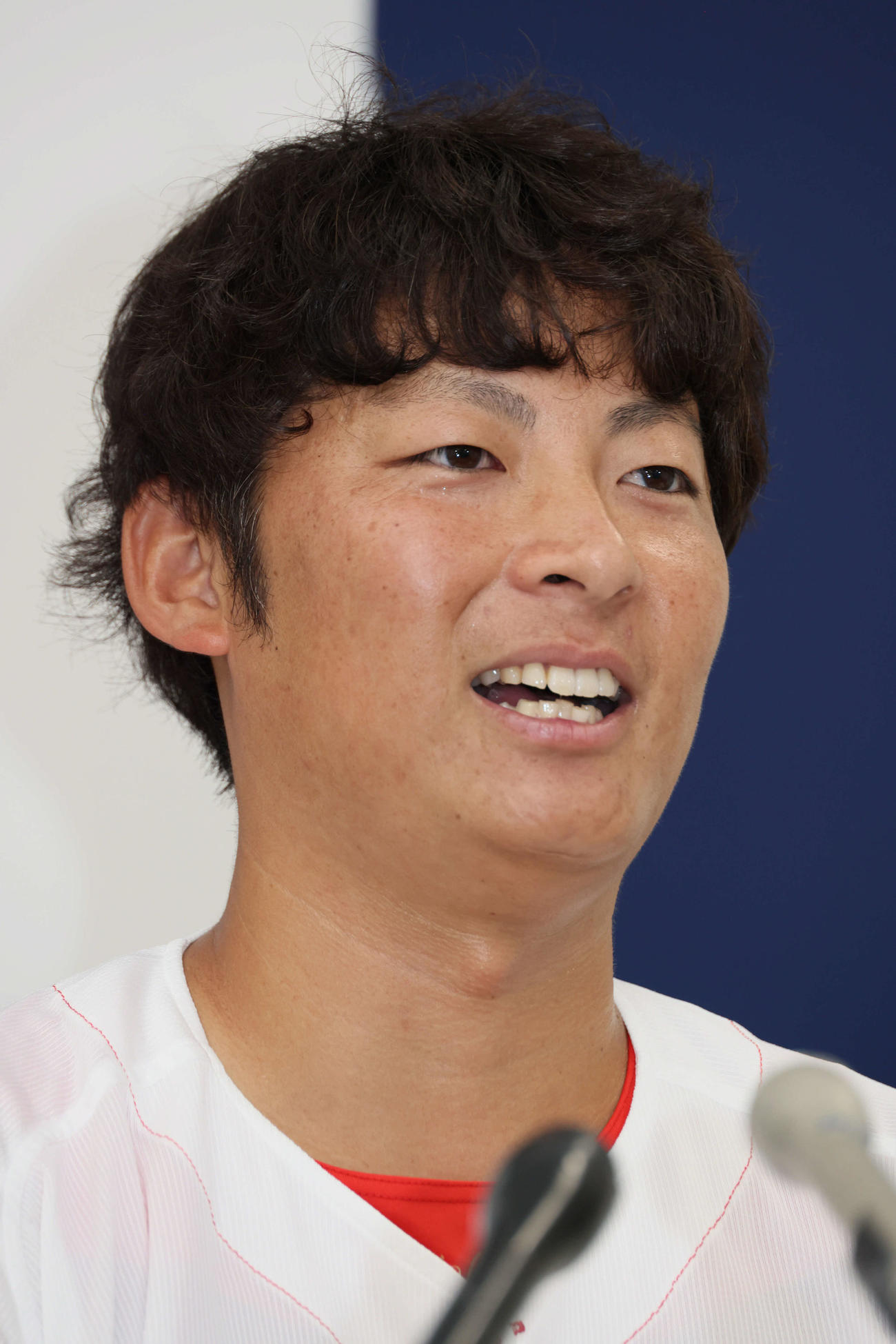 広島対阪神戦の試合前に引退会見を行う広島一岡（撮影・加藤孝規）