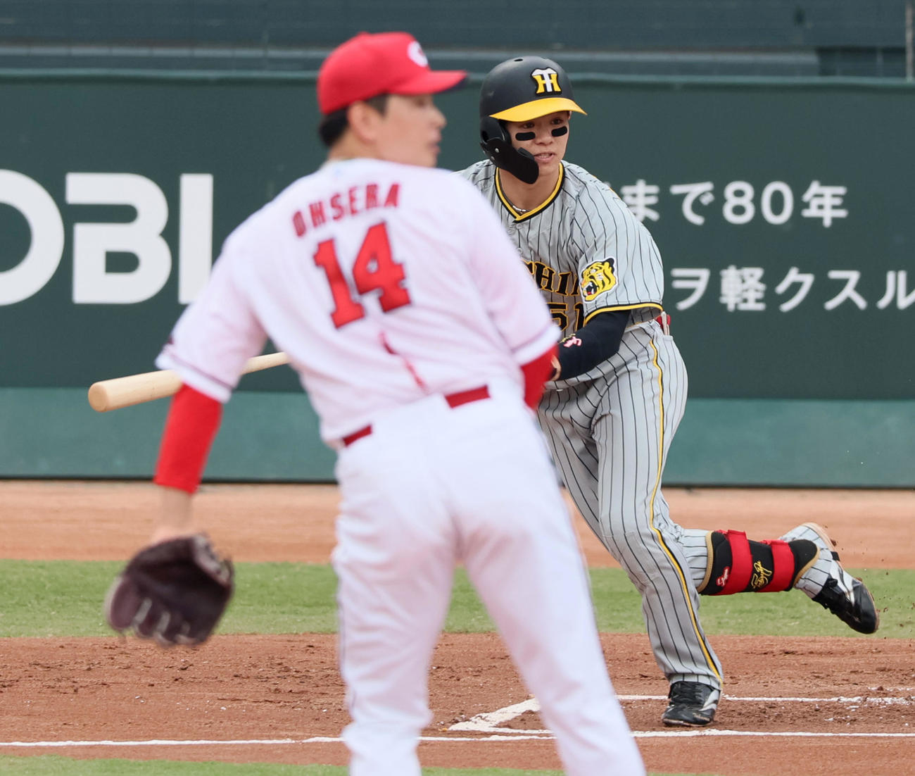 広島対阪神　1回表阪神1死、中野は左前打を放つ。投手は大瀬良（撮影・加藤哉）