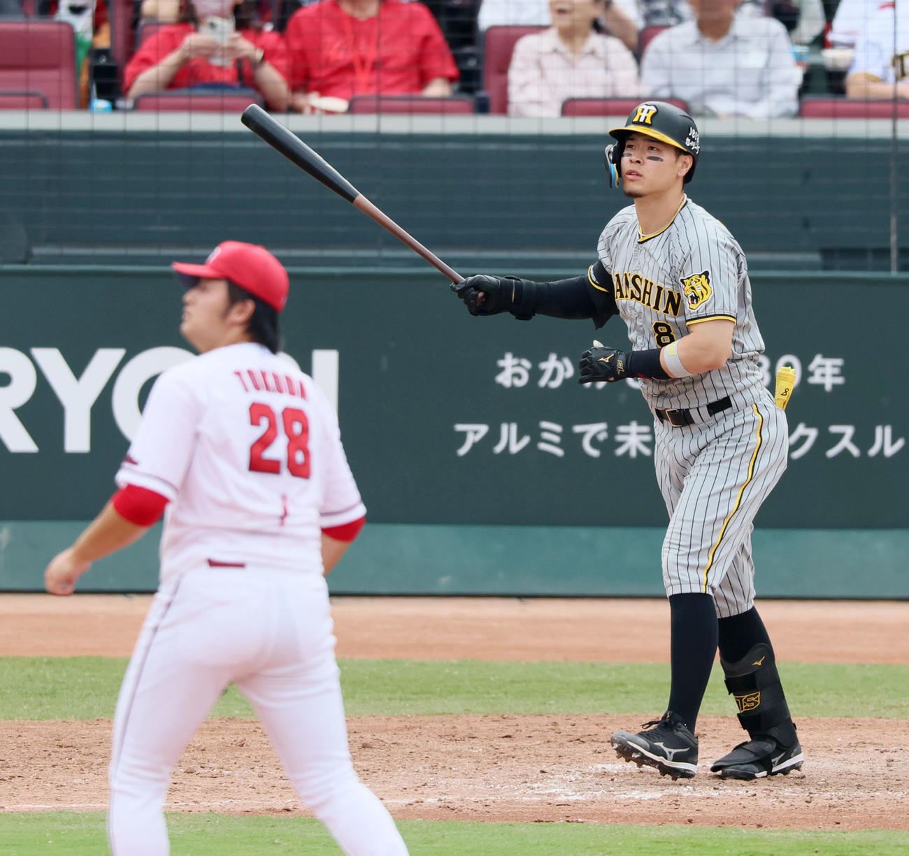 広島対阪神　5回表阪神無死一、二塁、佐藤輝明は右越え3点本塁打を放つ。投手は床田（撮影・加藤哉）