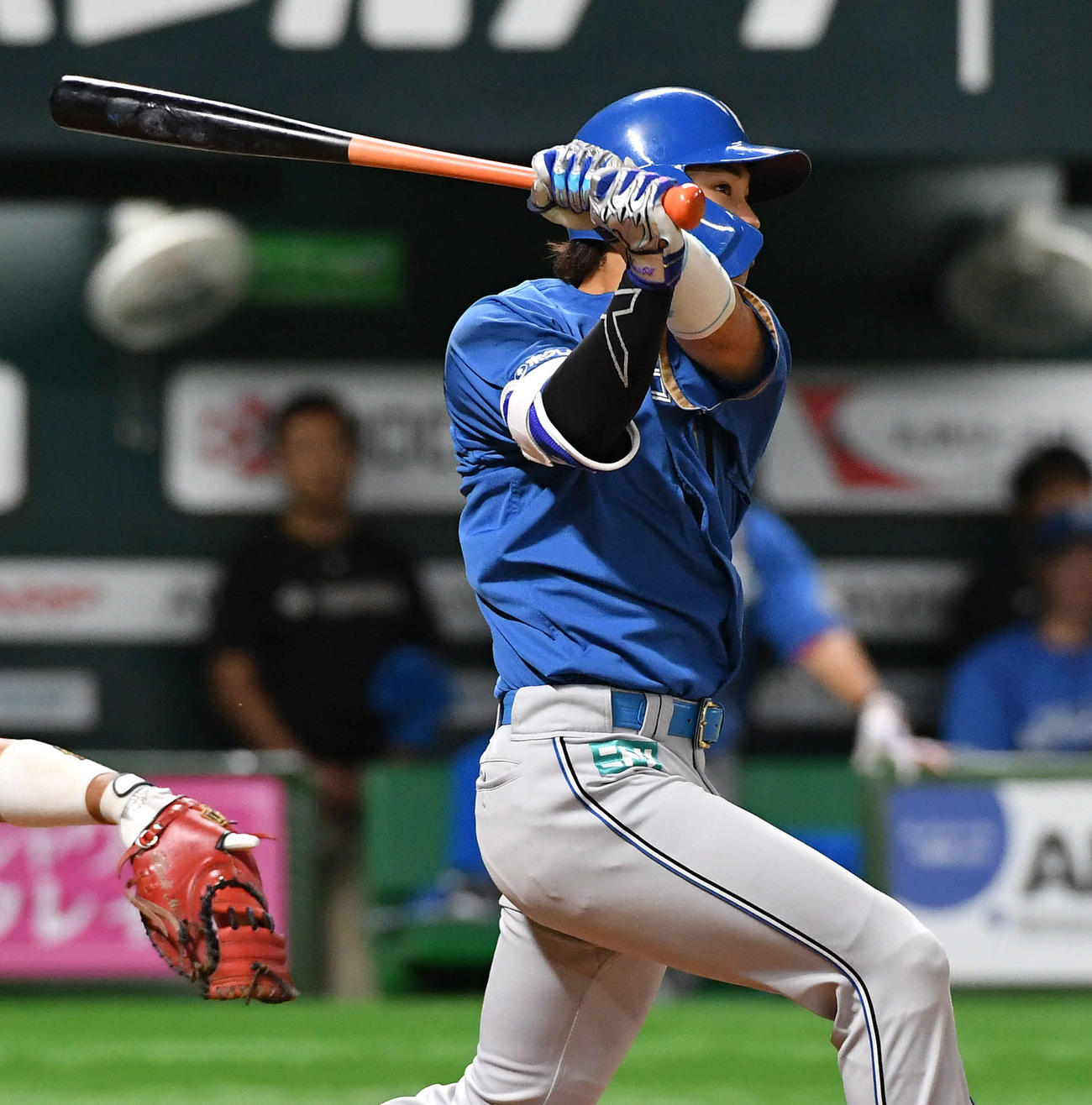 ソフトバンク対日本ハム　3回表日本ハム無死一、三塁、田宮は逆転の右越え3点本塁打を放つ（撮影・岩下翔太）