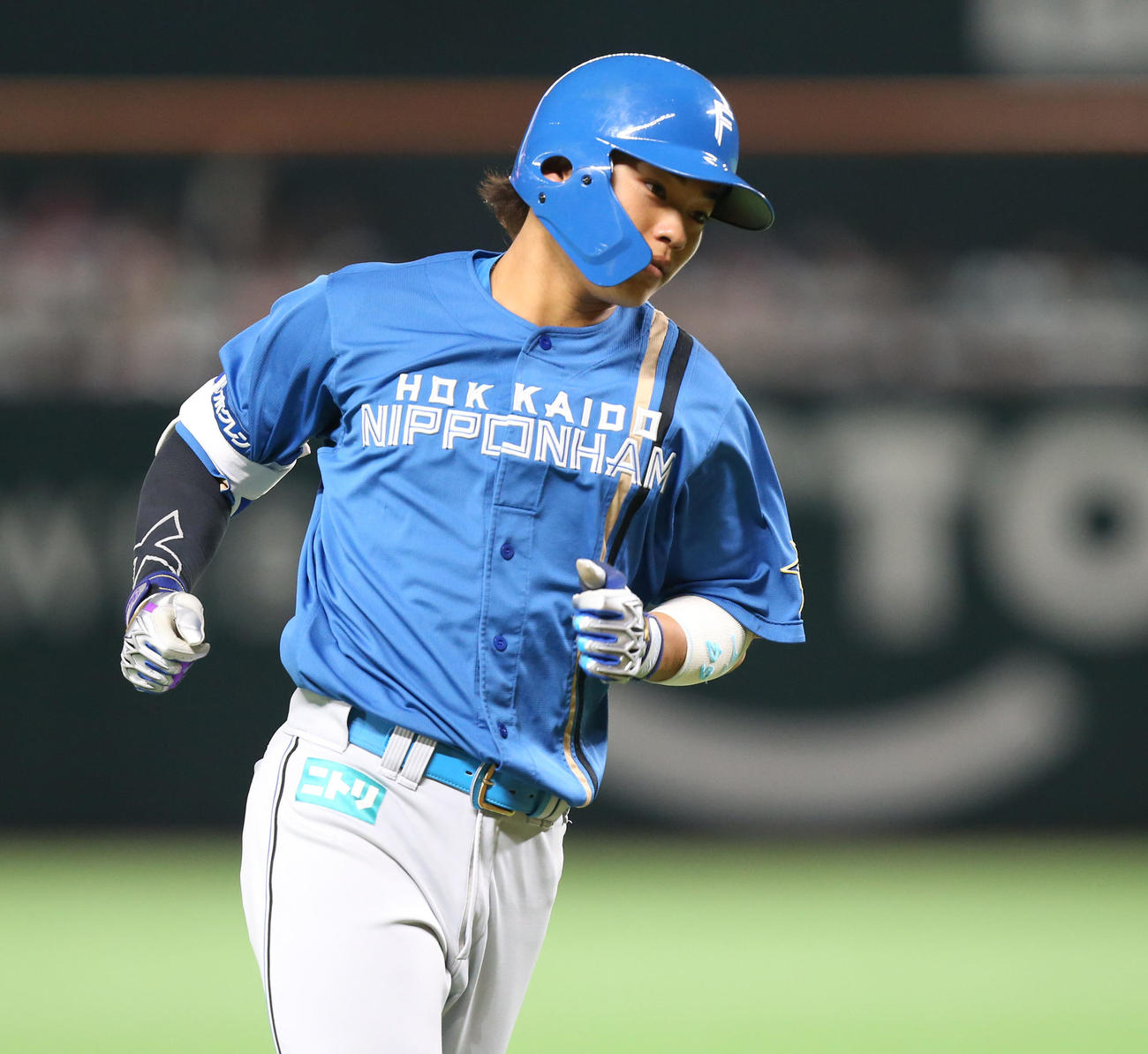 ソフトバンク対日本ハム　3回表日本ハム無死一、三塁、田宮は右越えに3点本塁打を放ちダイヤモンドを回る（撮影・冨田成美）