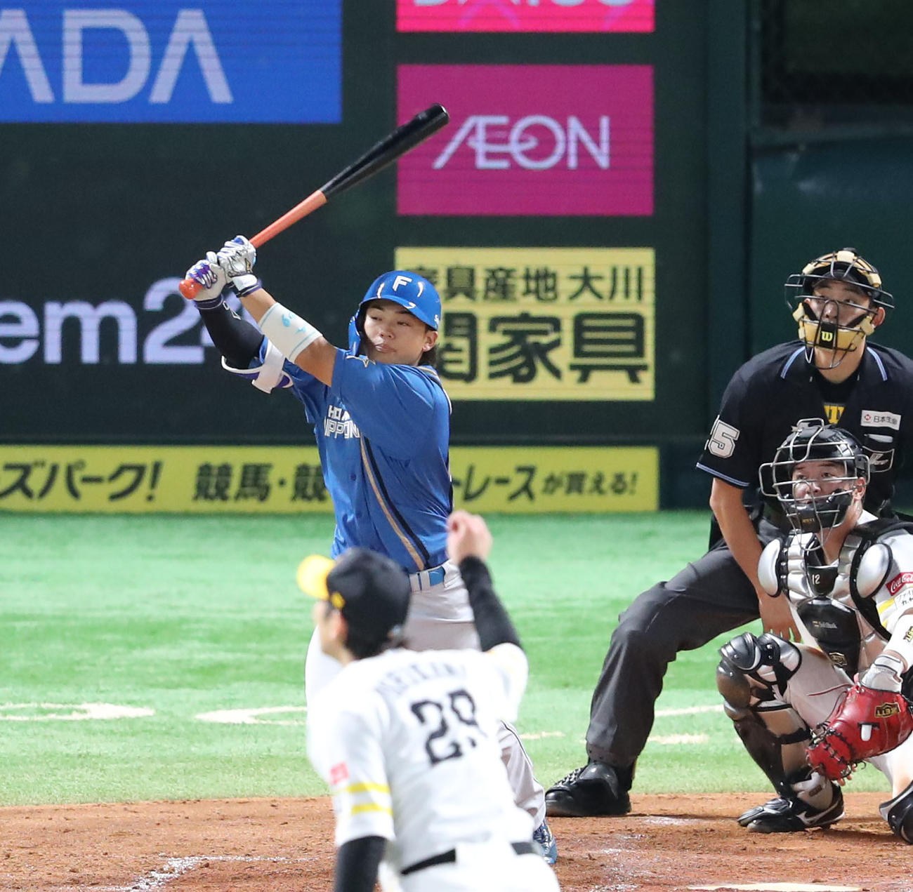 ソフトバンク対日本ハム　3回表日本ハム無死一、三塁、田宮は右越えに逆転となる3点本塁打を放つ（撮影・梅根麻紀）