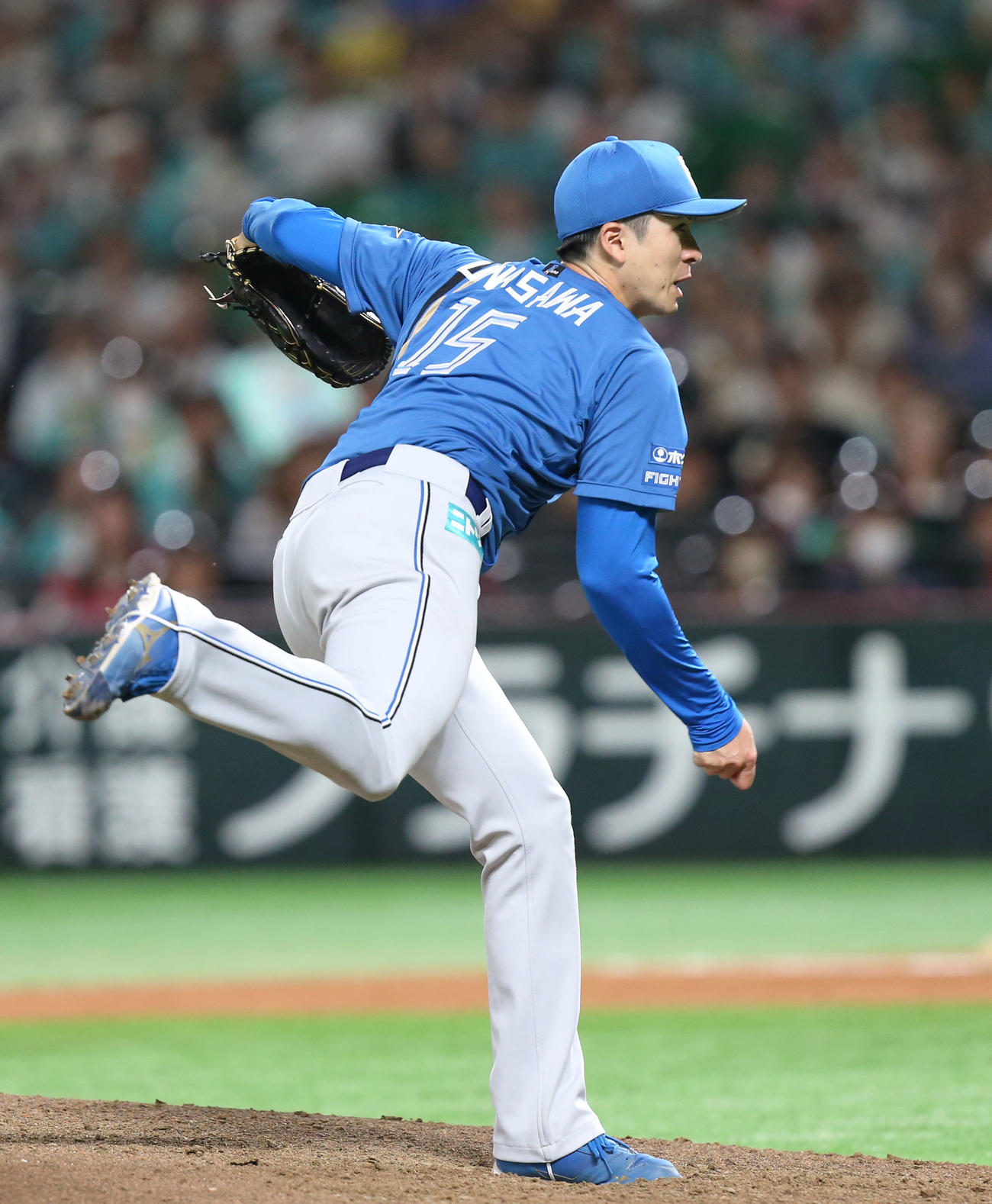 ソフトバンク対日本ハム　6回に力投する日本ハム先発の上沢（撮影・冨田成美）